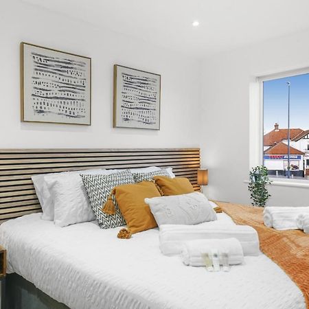 Modern Bungalow In Maidstone Sleeps 5 With Free Parking Extérieur photo