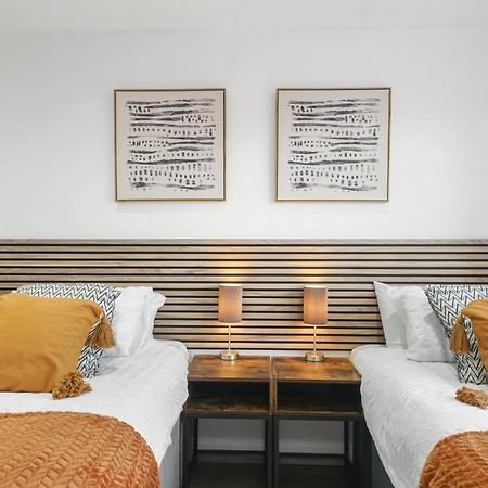 Modern Bungalow In Maidstone Sleeps 5 With Free Parking Extérieur photo