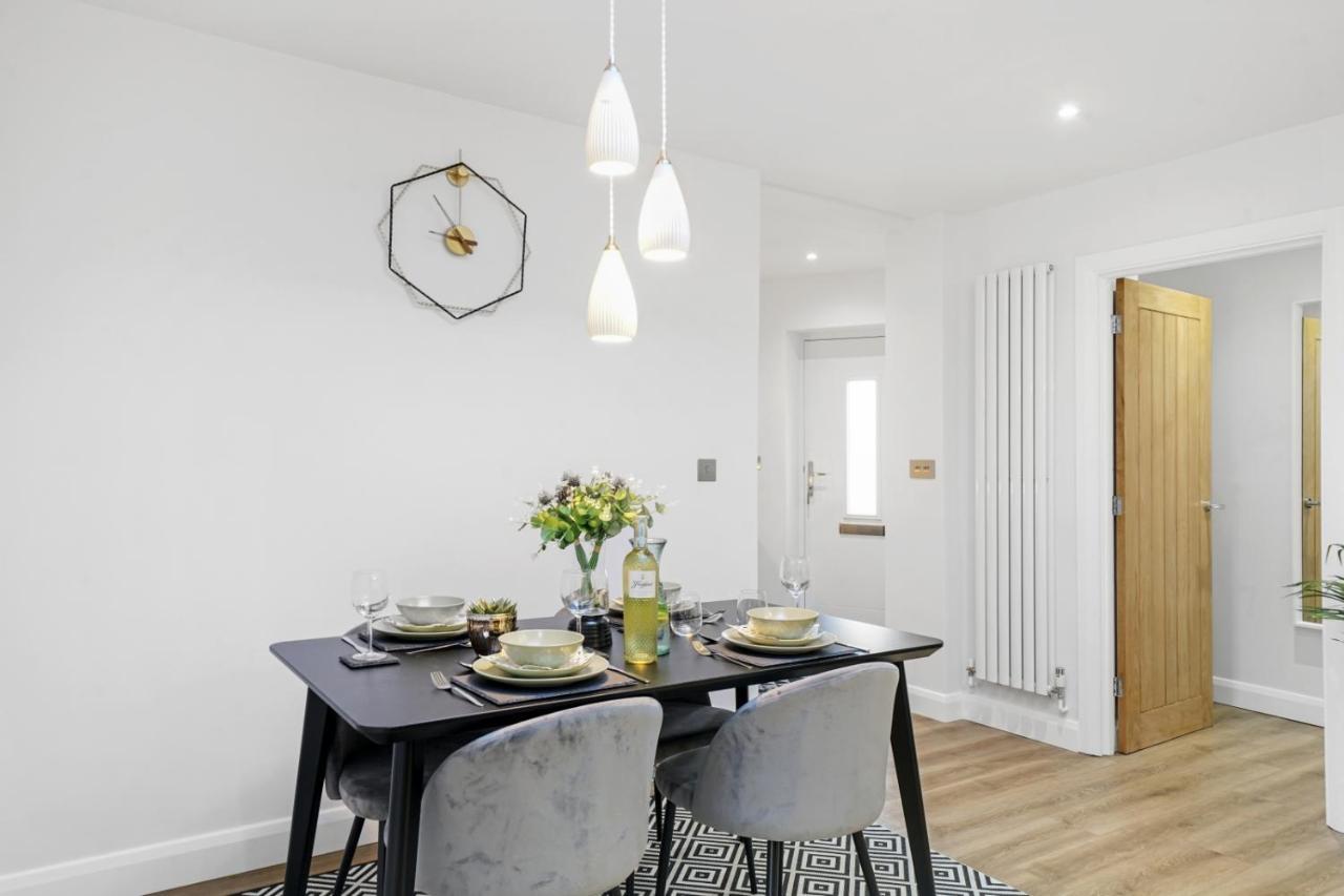 Modern Bungalow In Maidstone Sleeps 5 With Free Parking Extérieur photo