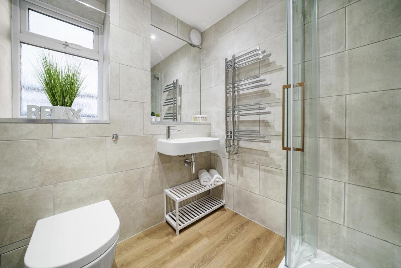 Modern Bungalow In Maidstone Sleeps 5 With Free Parking Extérieur photo