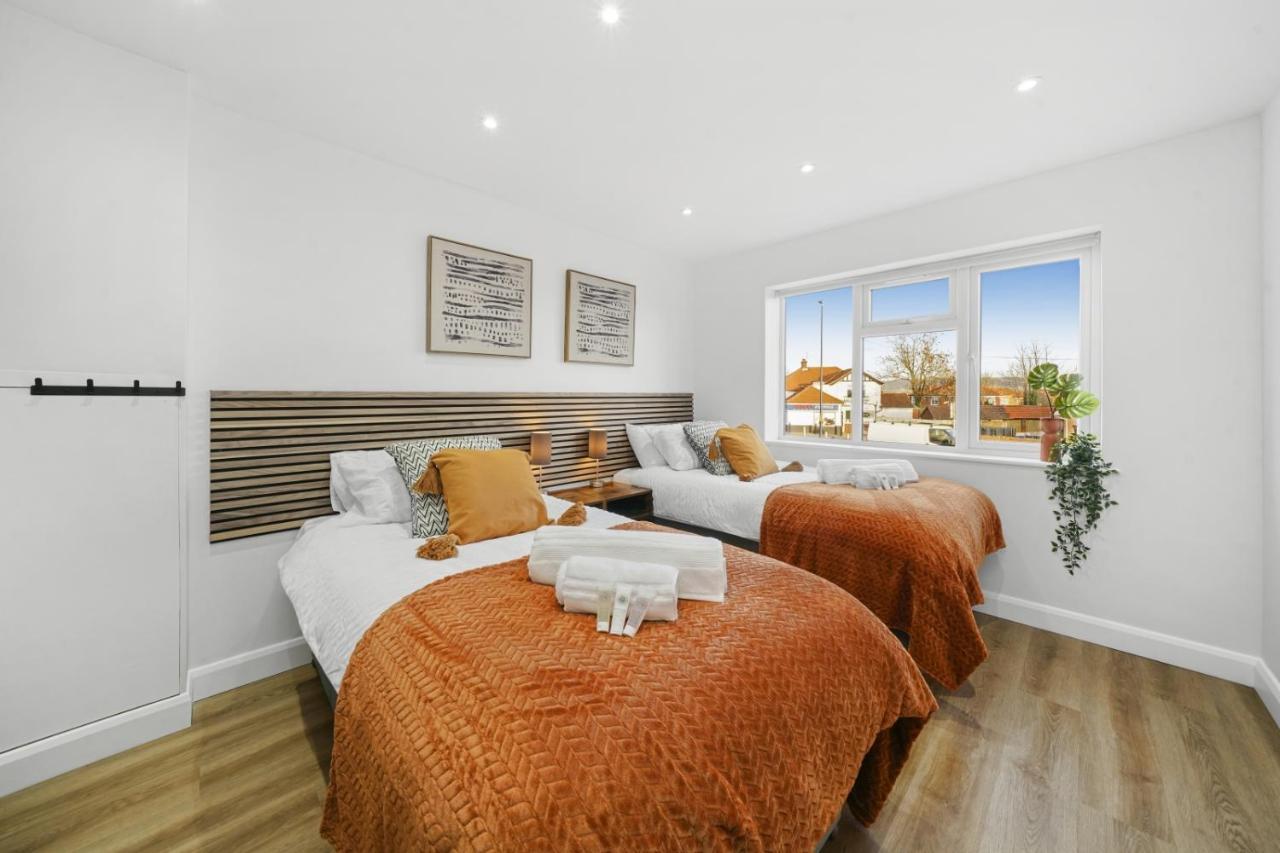 Modern Bungalow In Maidstone Sleeps 5 With Free Parking Extérieur photo