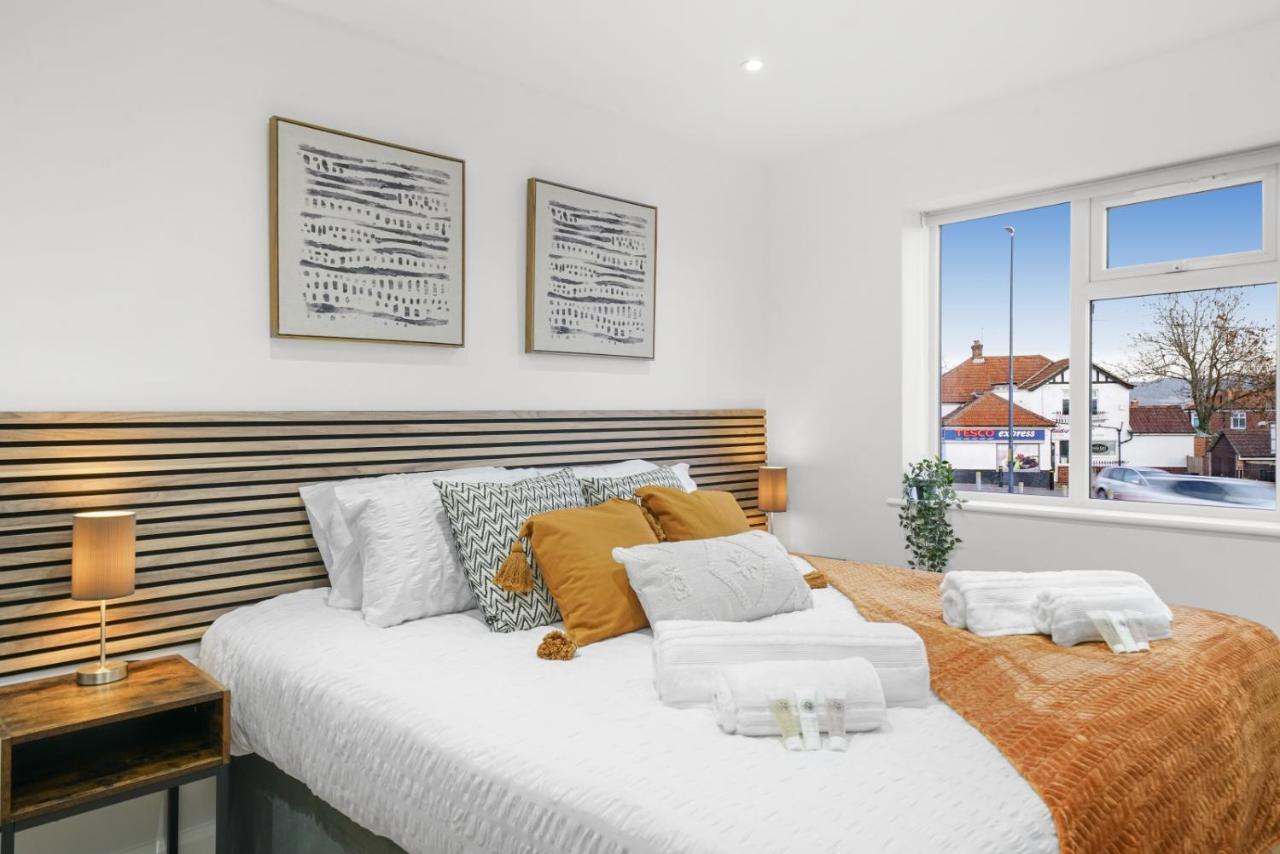 Modern Bungalow In Maidstone Sleeps 5 With Free Parking Extérieur photo