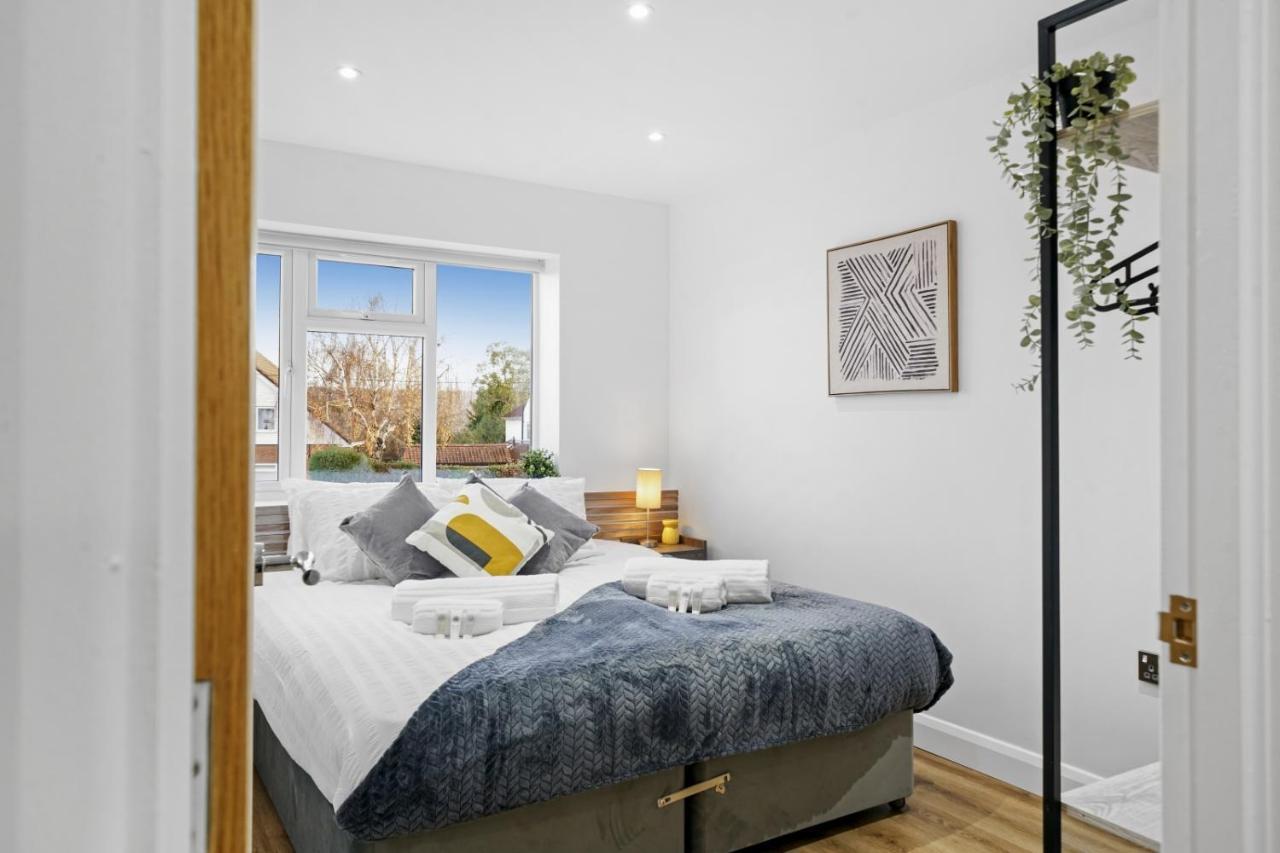 Modern Bungalow In Maidstone Sleeps 5 With Free Parking Extérieur photo