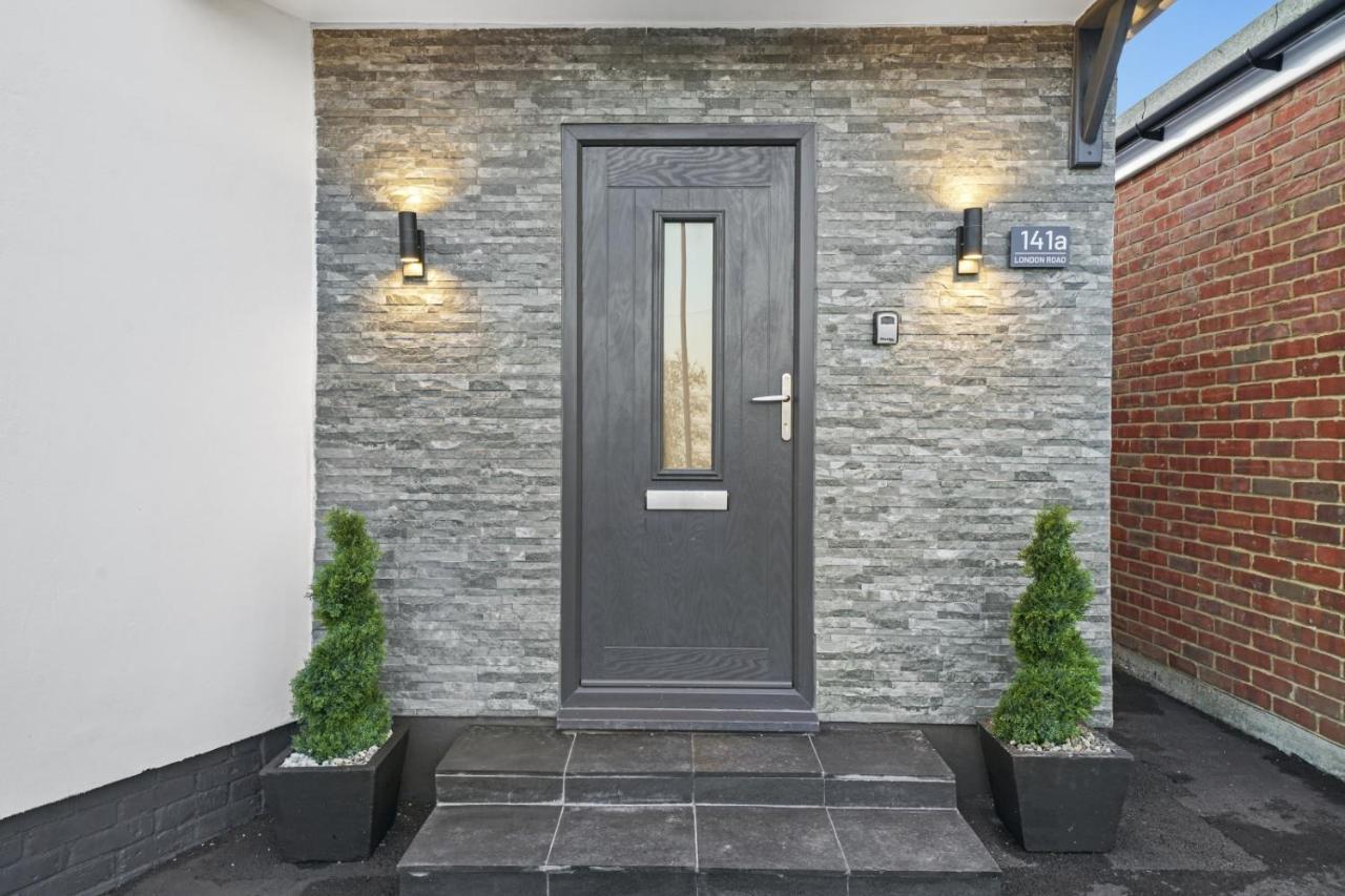 Modern Bungalow In Maidstone Sleeps 5 With Free Parking Extérieur photo