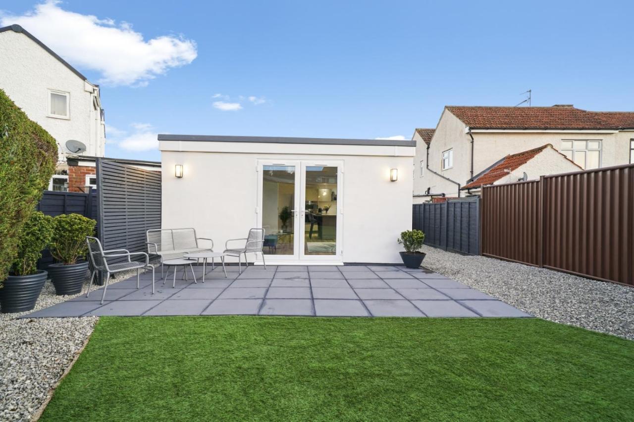 Modern Bungalow In Maidstone Sleeps 5 With Free Parking Extérieur photo