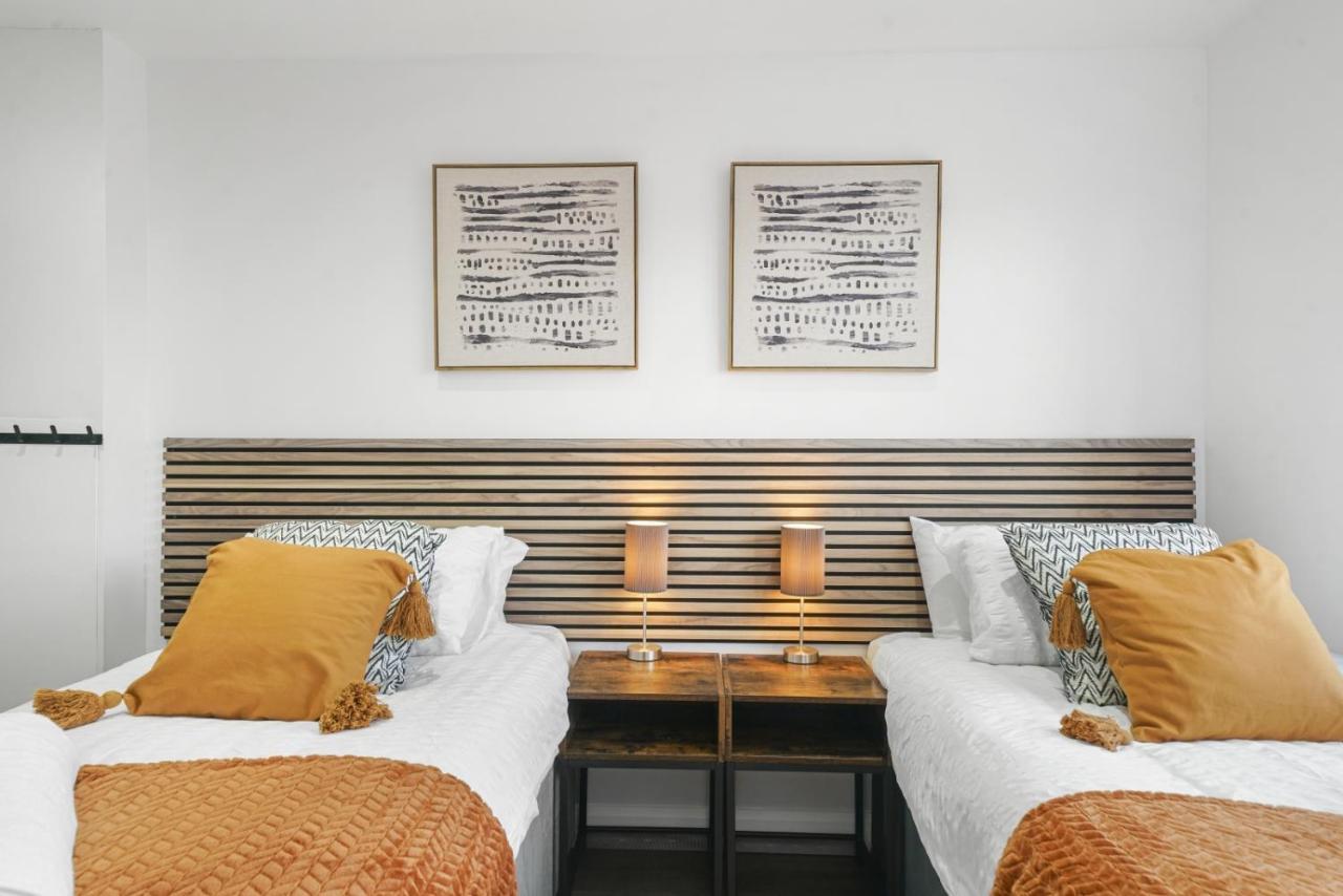 Modern Bungalow In Maidstone Sleeps 5 With Free Parking Extérieur photo