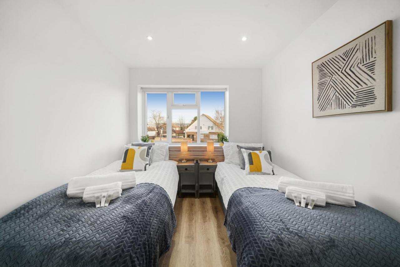 Modern Bungalow In Maidstone Sleeps 5 With Free Parking Extérieur photo