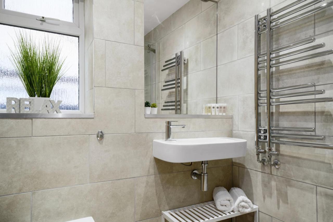 Modern Bungalow In Maidstone Sleeps 5 With Free Parking Extérieur photo